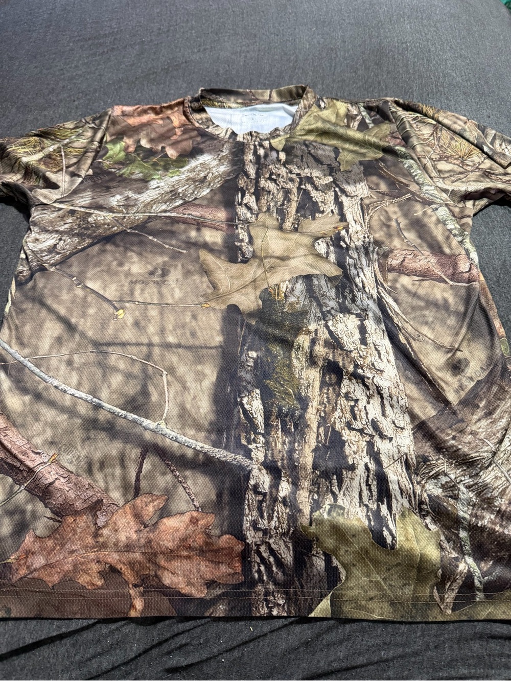 Women's Short Sleeve Camo Print Tee in Brown & Green